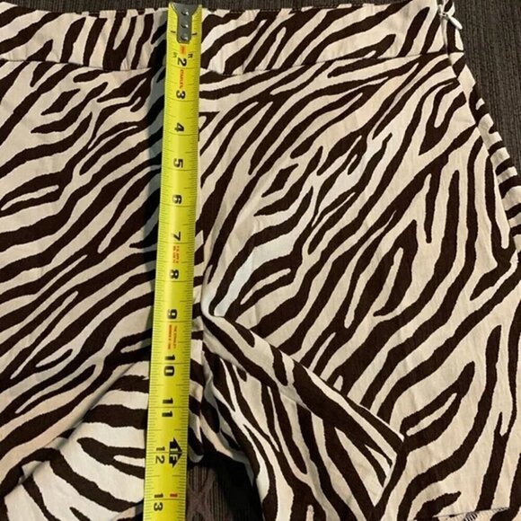 Charter Club High Rise Zebra Print Shorts Size 4 - Picture 13 of 14